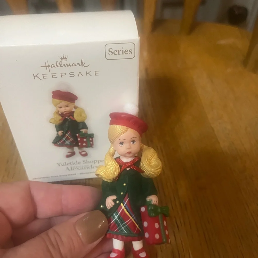Hallmark Keepsake Yuletide Shopper Ornament- Madame Alexander